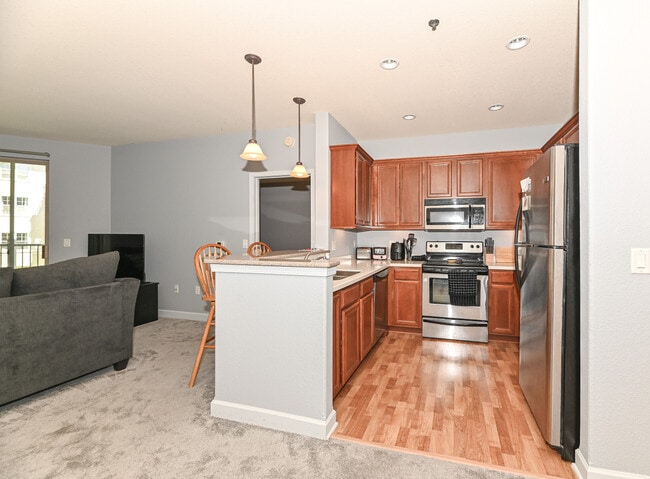 Building Photo - 4130 S Lake Dr