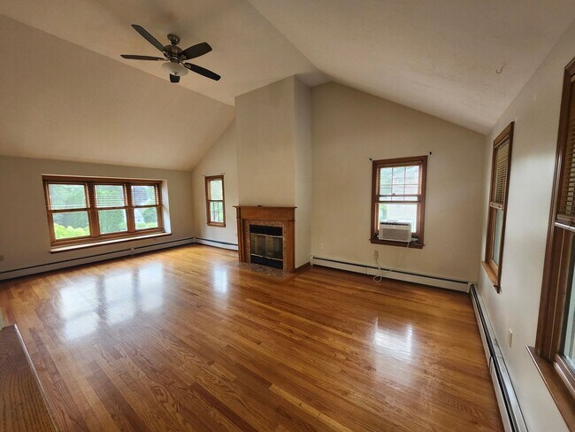 Foto del edificio - 4 bedroom 2.5 bath Single Family in Shrews...