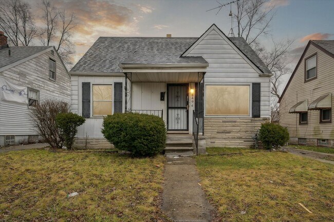 Building Photo - 3 Bedroom Bungalow - $1150 - REDUCED MOVE ...