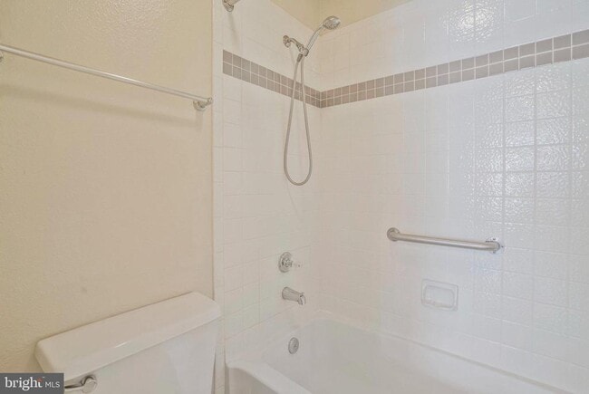 Foto del edificio - 3315 Wyndham Cir