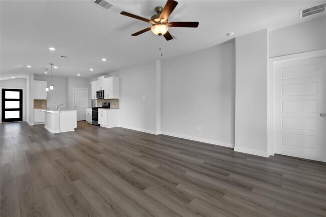 Building Photo - 18726 Etta Pnes Cir