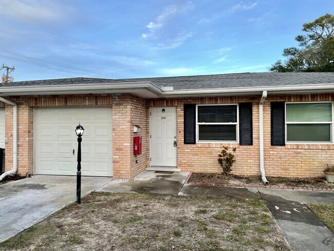 Building Photo - 2211 Granada Dr