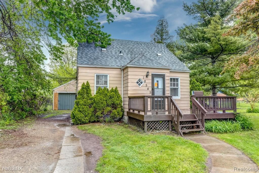 Primary Photo - 4 br, 1.5 bath House - 18545 Huntington Av...