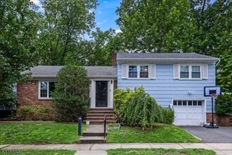 Building Photo - 106 Greenwood Dr