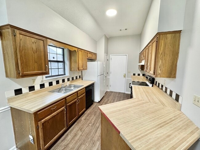 Building Photo - 7359 Peppermill Ln