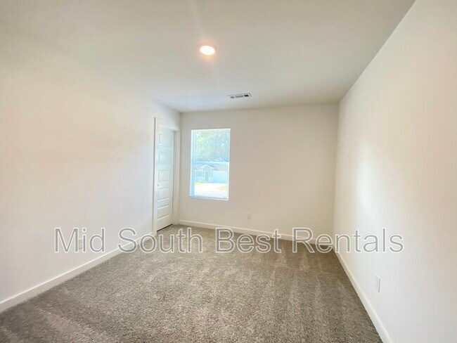 Building Photo - 8408 Oxford Valley Dr