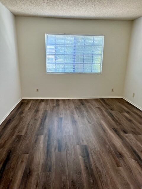 Foto del edificio - 9511 Darby Ave