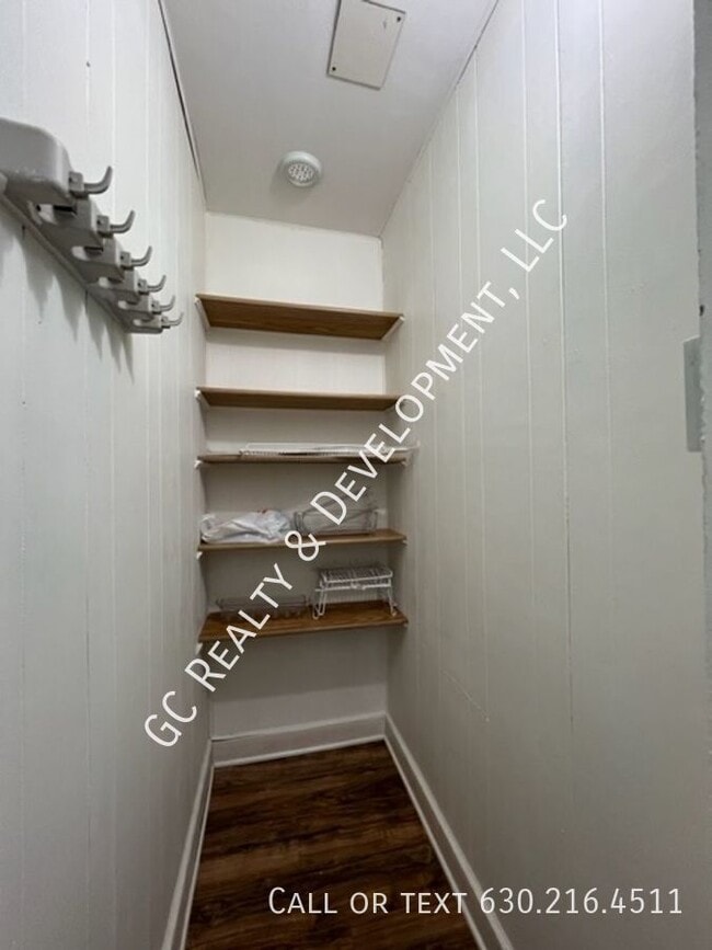 Building Photo - 218-220 Main St