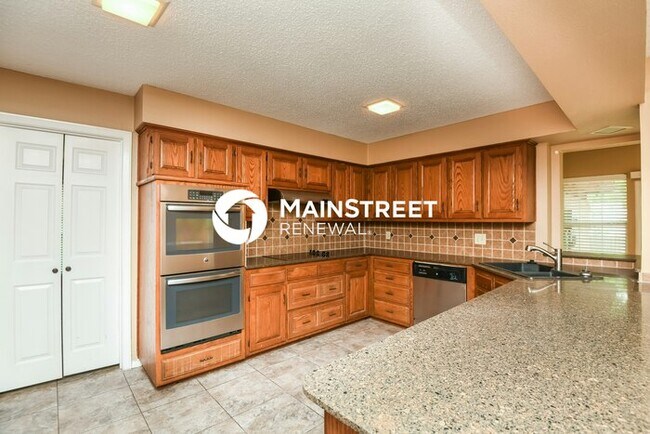 Building Photo - 4 Bedroom Pet-Friendly Home in Arlington, TX with Main Street Renewal
