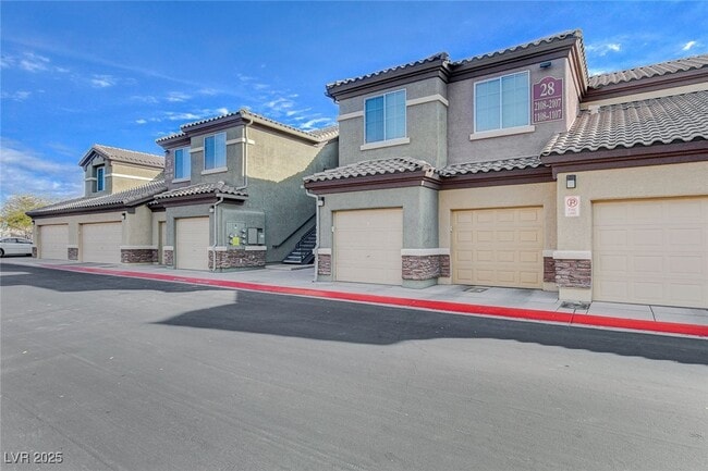 Building Photo - 6868 Sky Pointe Dr