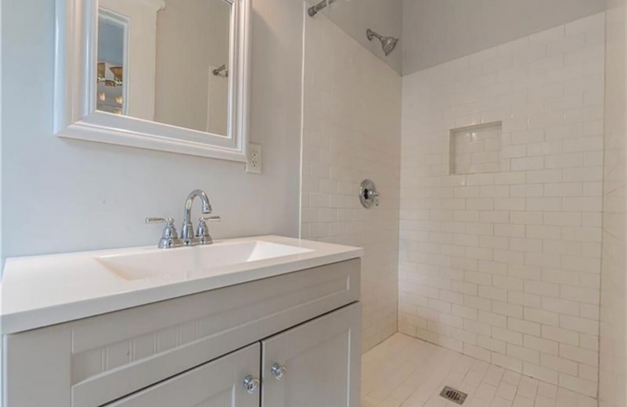 Foto principal - 1191 Mansfield Ave NE