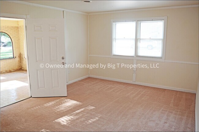 Building Photo - Charming brick Ranch in quiet Newark, DE n...