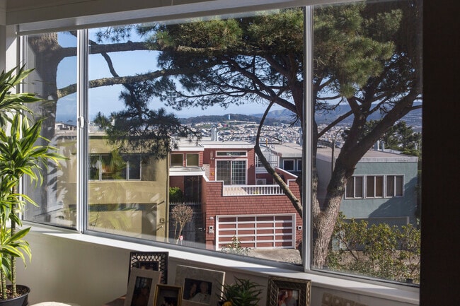 Building Photo - 85 Ora Way