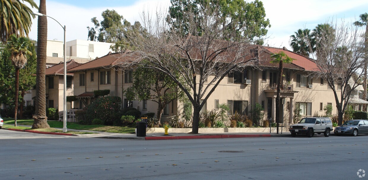 Building Photo - 144 Los Robles Ave