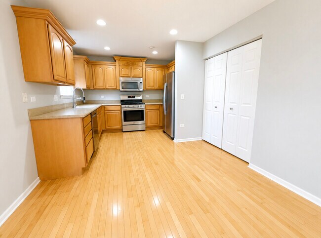 Building Photo - 3131 Saganashkee Ln