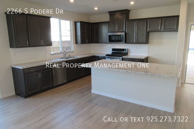 Foto del edificio - Gorgeous 3 Bed, 2.5 Bath SOLAR Home In New...