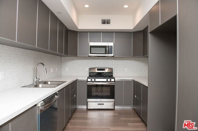 Foto del edificio - 3618 Dunn Dr