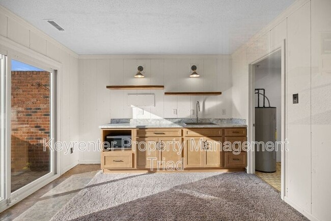 Foto del edificio - 4902 Tower Rd