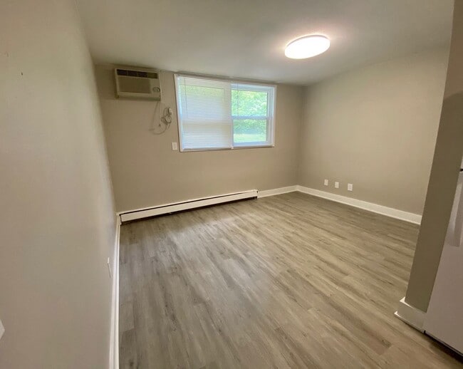 Building Photo - Highland Park Apartments | Deluxe 2 Bedroom