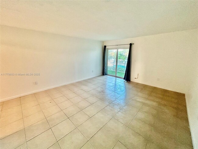 Building Photo - 9375 Fontainebleau Blvd