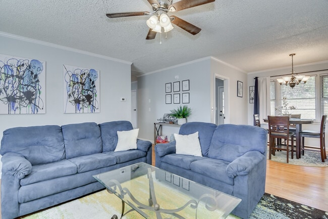 Foto del edificio - 1127 Magnolia Dr