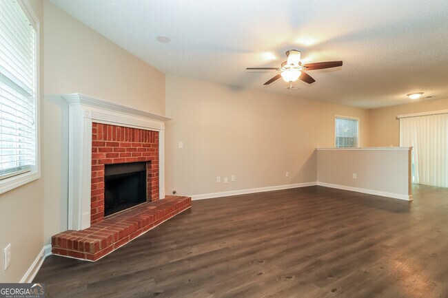 Building Photo - 2988 Porsche Pl