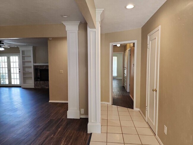 Foto del edificio - 1818 N Oakhill Rd