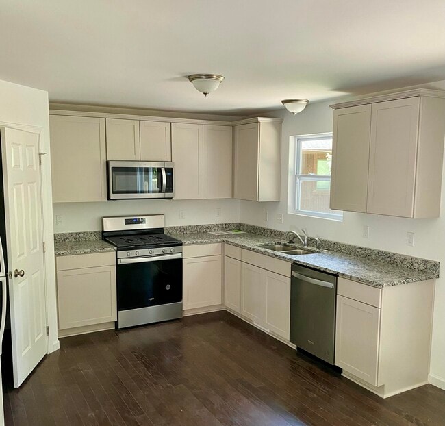 Building Photo - 2682 Valley Dr