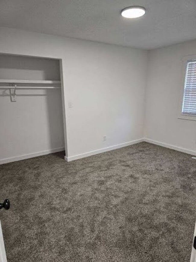 Foto del edificio - 4111 W Burbank St