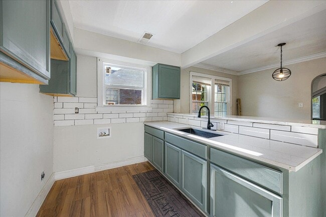 Foto del edificio - 2694 Kimball Ave
