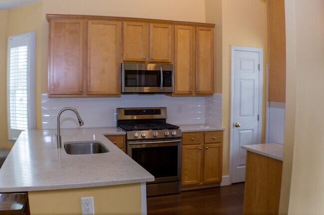 Building Photo - 827 Shackleton Rd