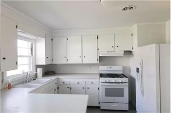 Building Photo - 431 S 109th E Ave