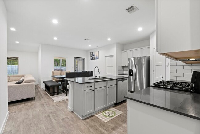 Foto del edificio - 14261 Wonder Lake Ln