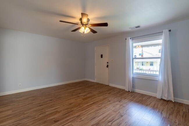 Building Photo - 537 Poplar Ave