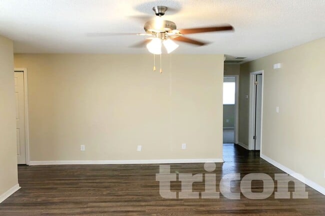 Foto del edificio - 1706 Stonehaven Way