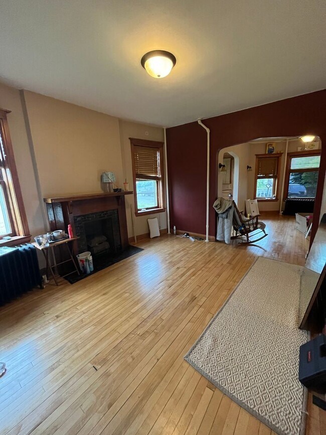 Foto del edificio - 308 E 5th St