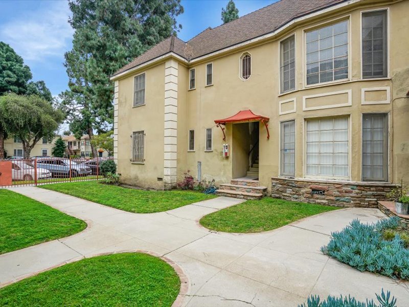 Foto principal - 4239 Leimert Blvd