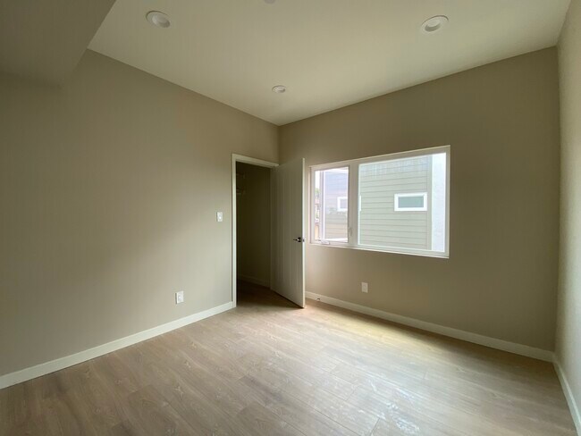 Foto del edificio - 2199 W Court St