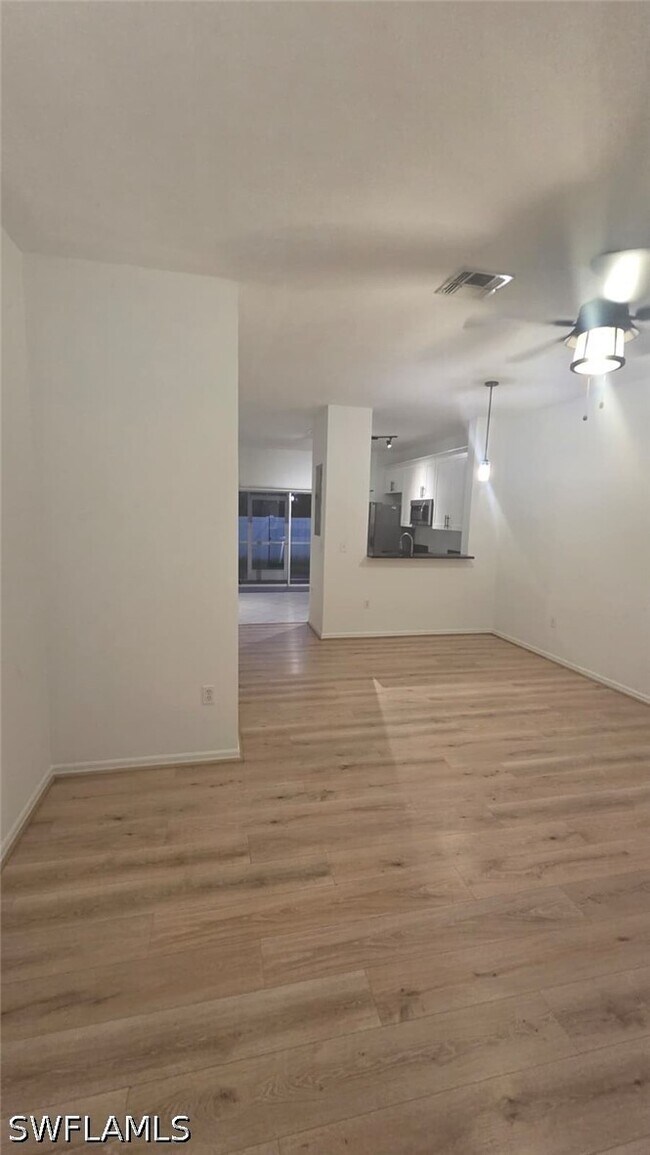 Foto del edificio - 3642 Pine Oak Cir