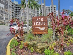 Building Photo - 200 Leslie Dr