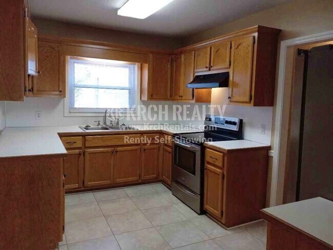 Foto del edificio - Beautiful 3-Bed, 2-Bath Home Offers Tons o...