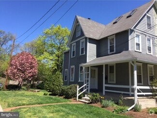 Building Photo - 301 E Linden St