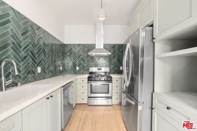 Foto del edificio - 3317 1/2 Hamilton Way