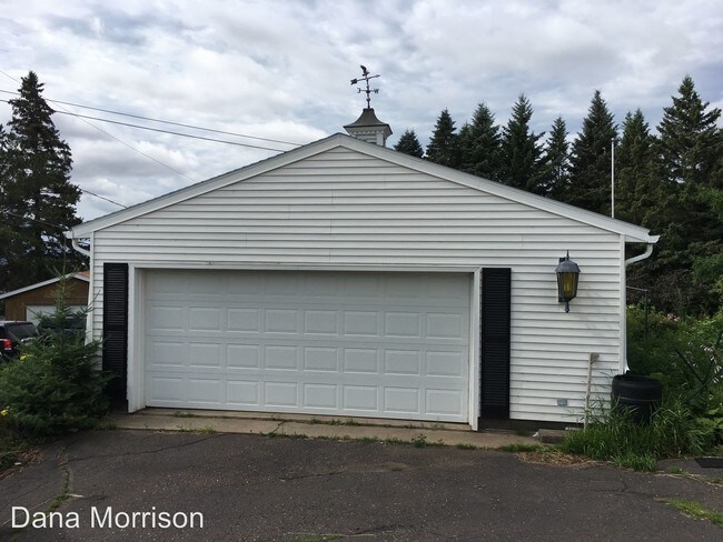 Building Photo - 3 br, 1.5 bath House - 321 N 10th Ave West