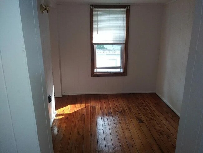 Building Photo - 2 Bedroom Apartment - Midtown Kingston