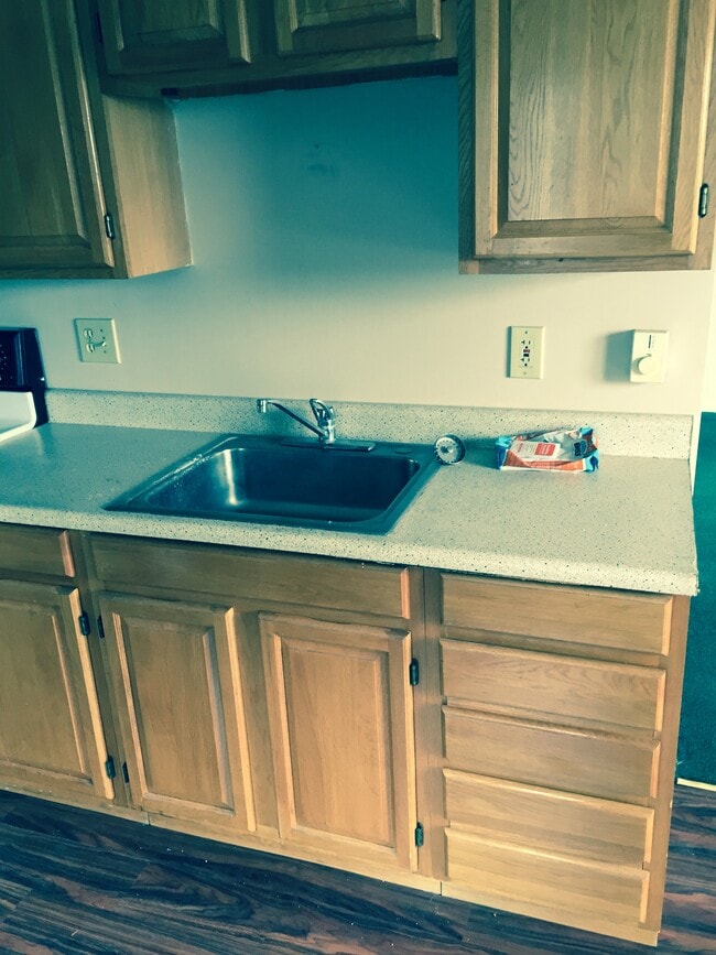 Kitchen - 103 E Overbrook Rd