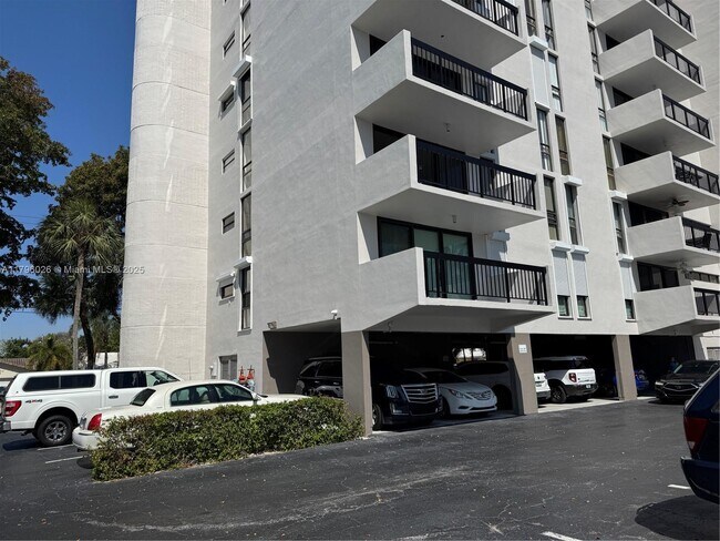 Foto del edificio - 4800 Bayview Dr