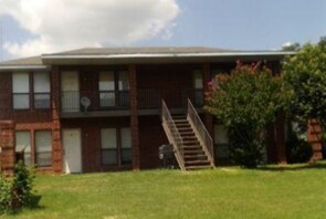 Highland Court - Oakridge Apartments