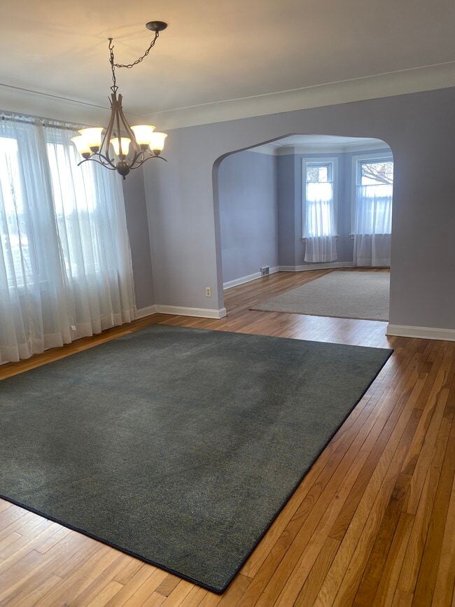 Fotografía del edificio - 711 N 11th Ave