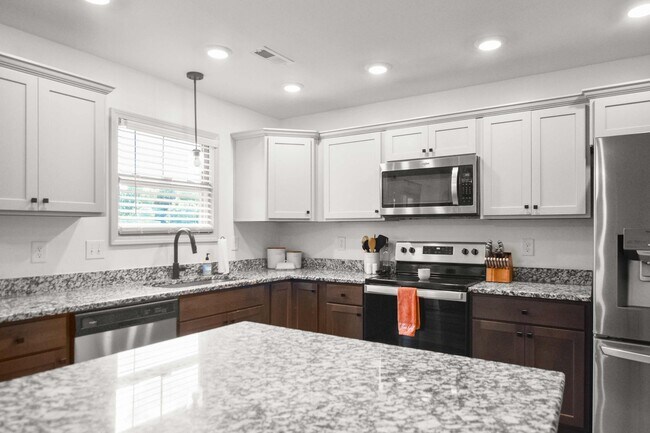 Foto del edificio - Pet Friendly Three Bedroom!